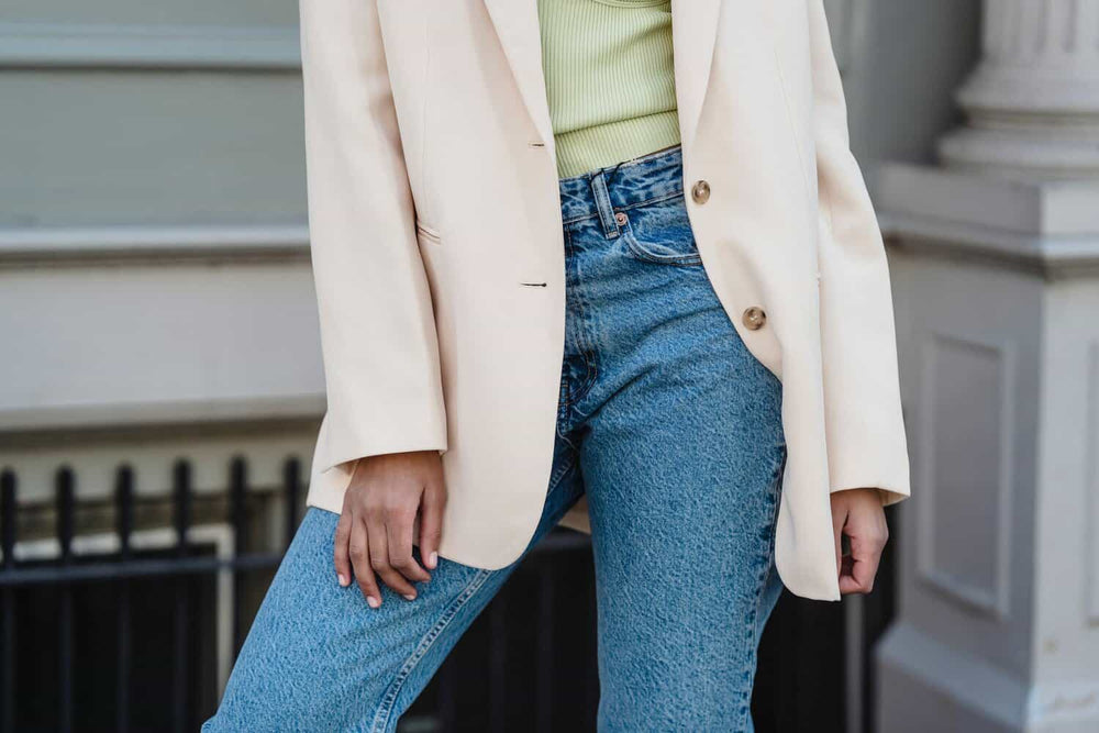 How to Wear Bootcut Jeans + 12 Outfits With Bootcut Jeans (Putting