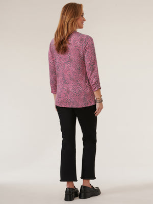 
            
                Load image into Gallery viewer, Berry Animal Three Quarter Sleeve V Neck Pick Up Hem Printed Knit Top
            
        