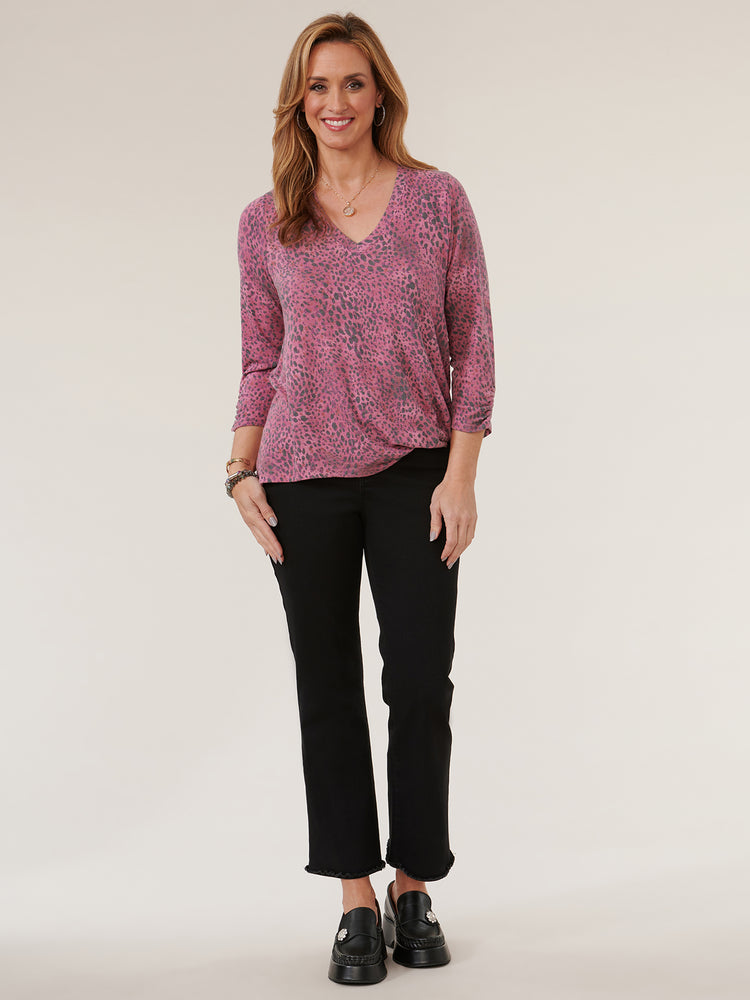 
            
                Load image into Gallery viewer, Berry Animal Three Quarter Sleeve V Neck Pick Up Hem Printed Knit Top
            
        