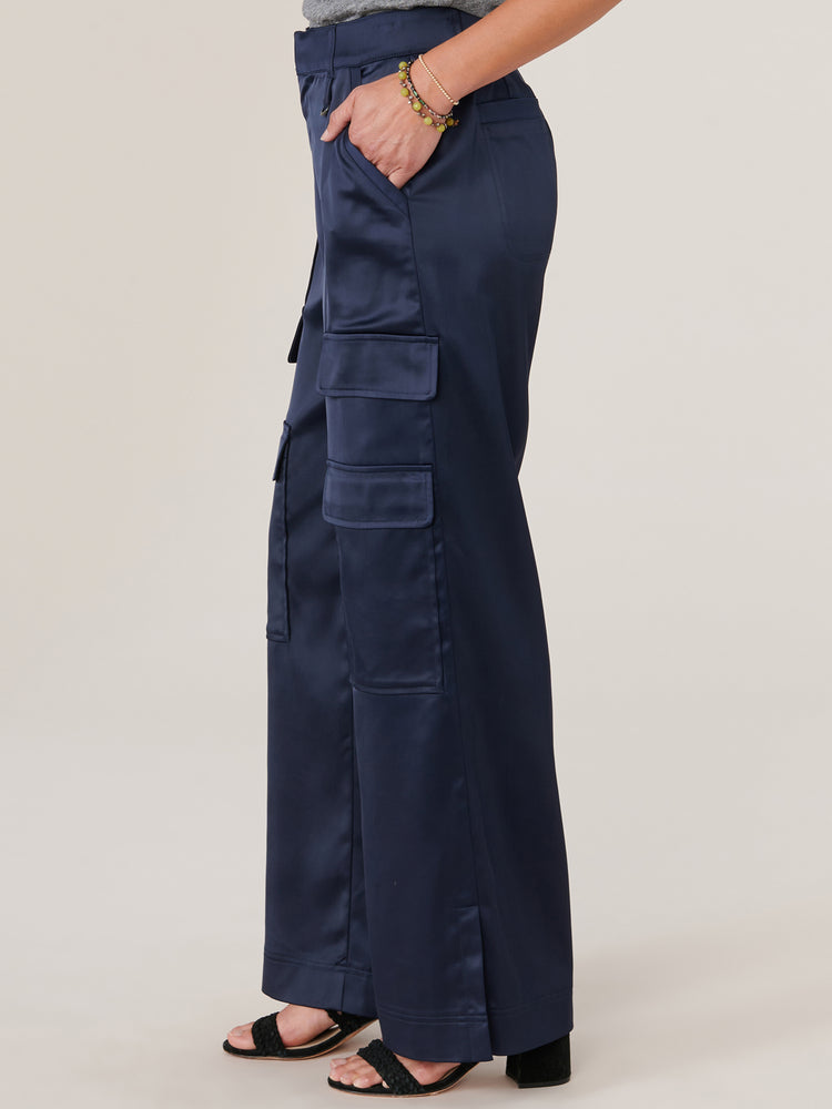 
            
                Load image into Gallery viewer, Ultra Navy &amp;quot;Ab&amp;quot;solution Skyrise Wide Leg Oversized Patch Pocket Slit Hem Pant
            
        