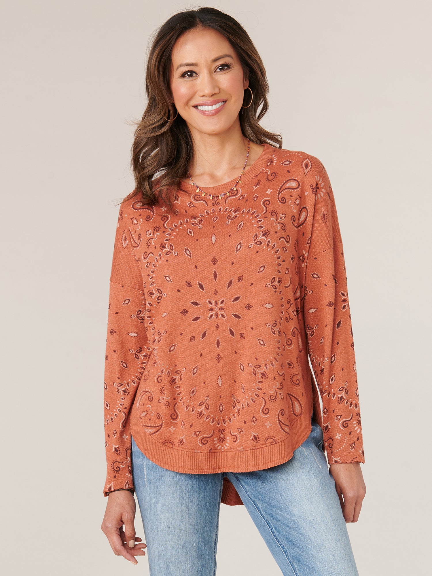 Long Sleeve Boatneck Rounded Shirtail Hem Printed Knit Top