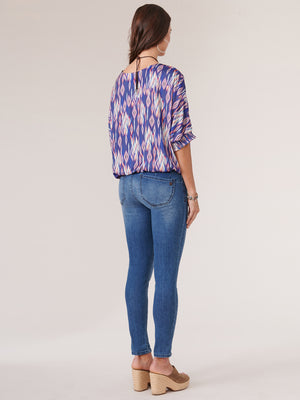 
            
                Load image into Gallery viewer, Deep Violet Multi Short Puff Sleeve Round Neck Diamond Print Woven Top
            
        