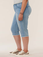 "Ab"solution Light Blue Denim Fray Hem Plus Size Skimmer Jeans 